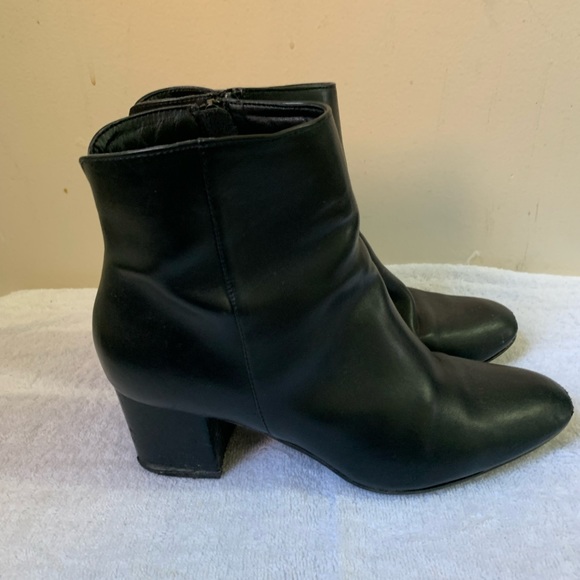 Black boot - Picture 3 of 4